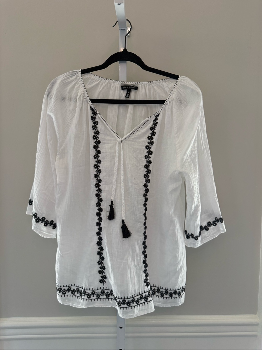 Allison Brittney White Embroidered Tunic Black Floral Boho V Neck M